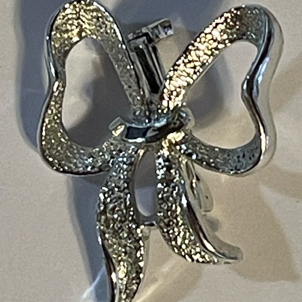 Gerrys Brushed Silver Tone Demi Tied Bow Scatter Ribbon Pin Brooch 15$